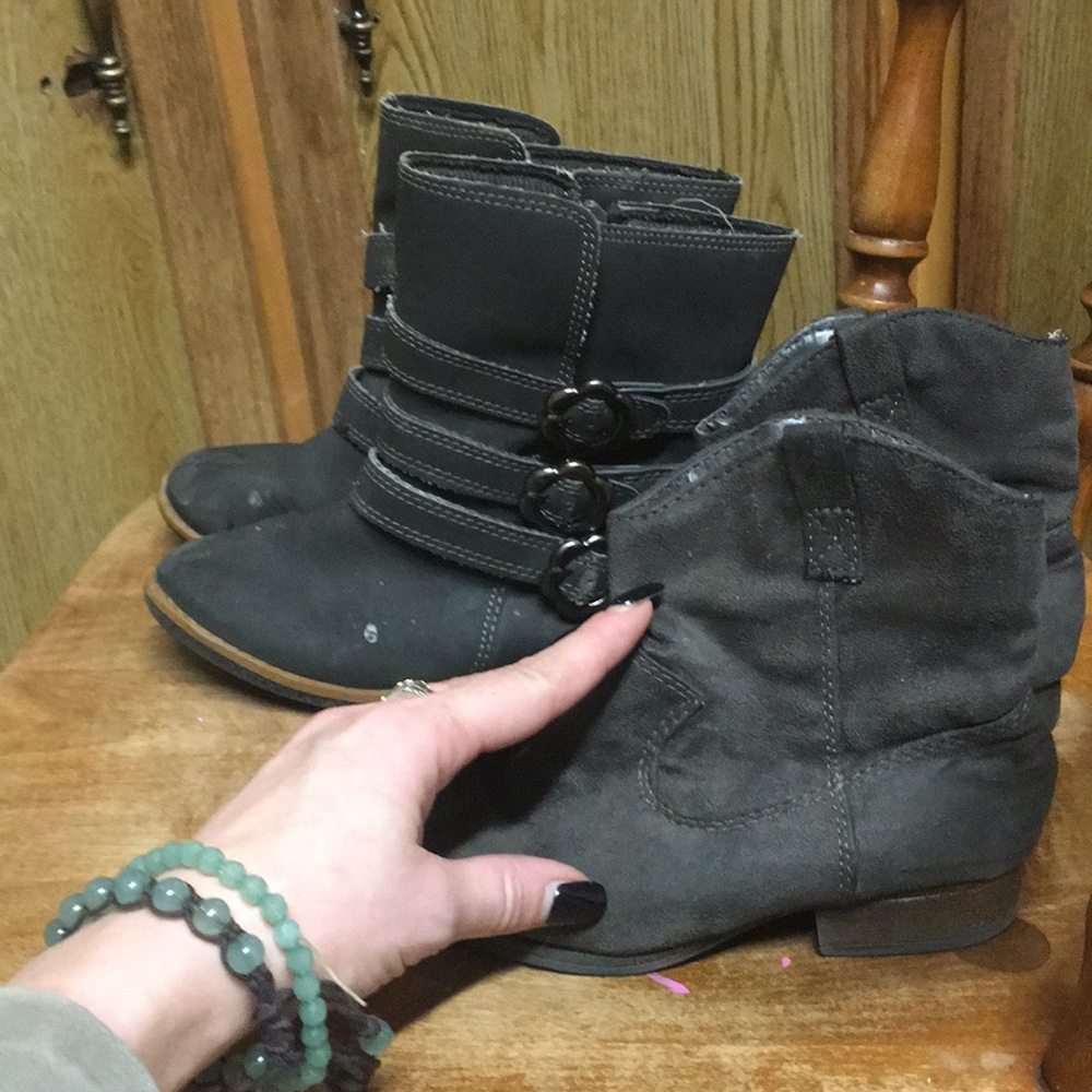 2 pairs of girls boots